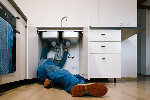 Professional Emergency Plumber technician working in Carlsbad, CA